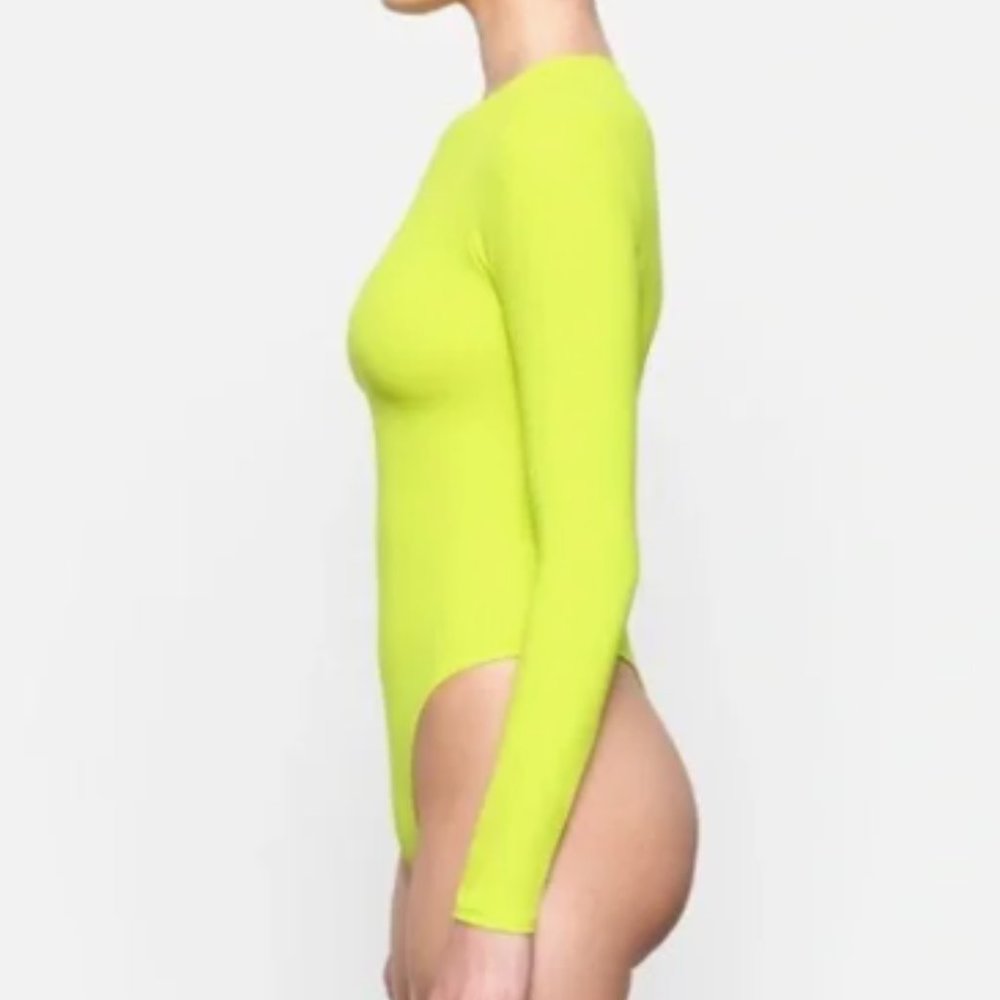 SKIMS Neon Lime Long Sleeve Bodysuit-NWT XXS